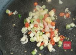 豌豆炒牛排的做法图解3