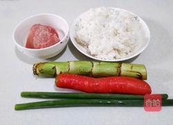 莴笋胡萝卜肉丁炒饭的做法图解1