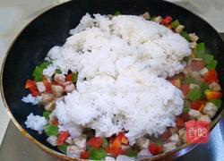 莴笋胡萝卜肉丁炒饭的做法图解10