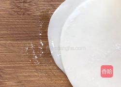 饺子皮鸡蛋卷的做法图解2