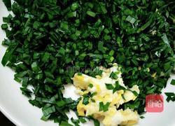 鸡蛋韭菜煎饺的做法图解1