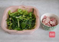 香芹蒜苗炒肉的做法图解1