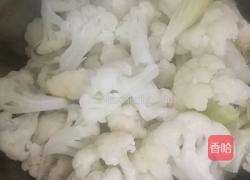 番茄炒菜花的做法图解1