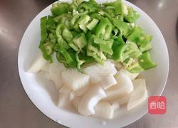 爆炒尖椒肘花肉的做法图解2