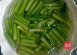 清炒芹菜的做法图解3
