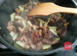 香菇炒芹菜的做法图解7