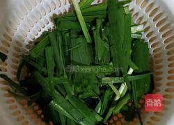 韭菜炒鱿鱼的做法图解3