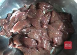湘菜:爆炒猪肝的做法图解1