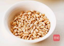 蛋炒松子的做法图解2