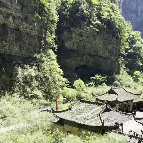 【重庆】重庆+武隆+天生三桥+龙水峡地缝+仙女山+洪崖洞+磁器口纯玩双飞5日