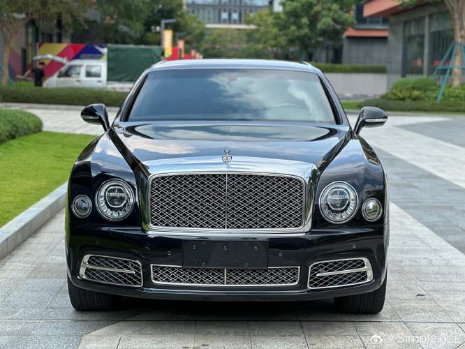 内到外都散发艺术与高贵的气息，宾利慕尚改色亮黑