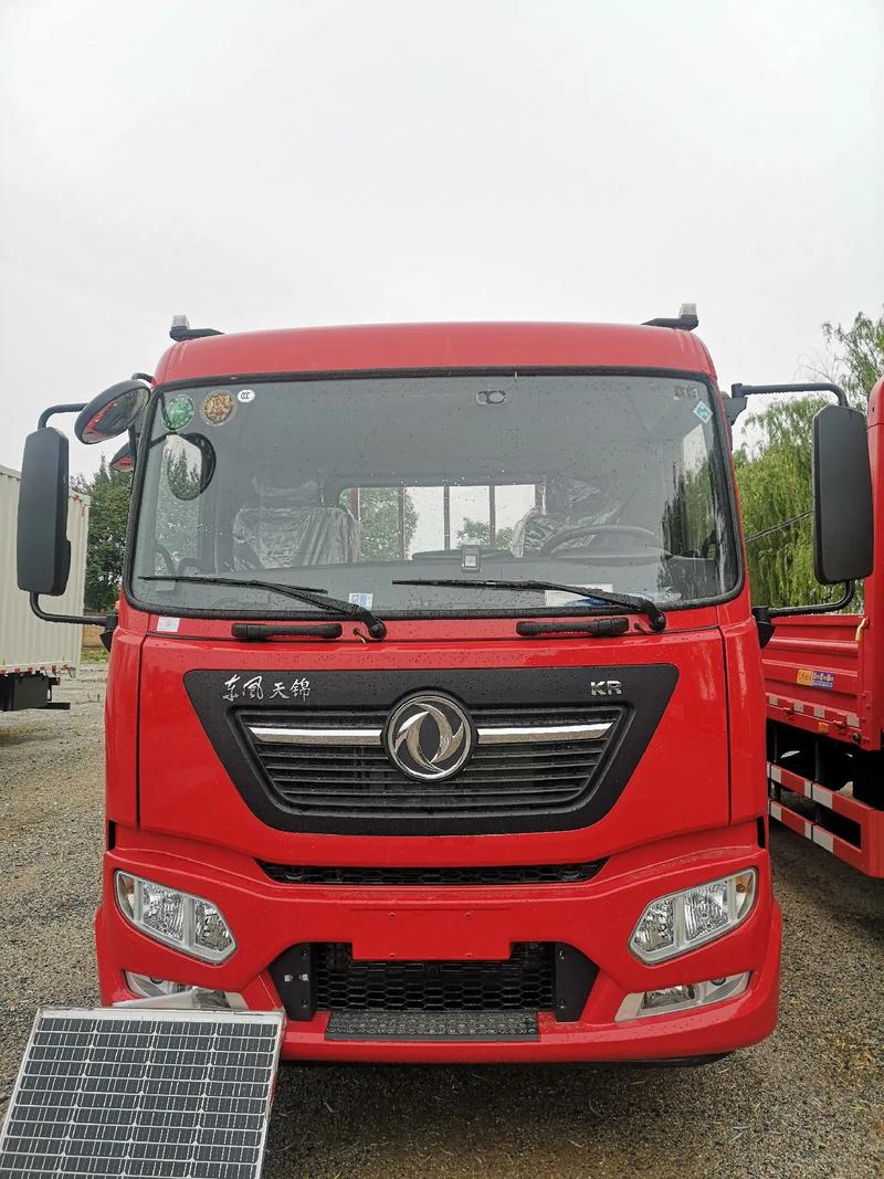 东风天锦KR PLUS 2025款 7L柴油 330马力 4X2 法士特10档 6.8米仓栅式载货车