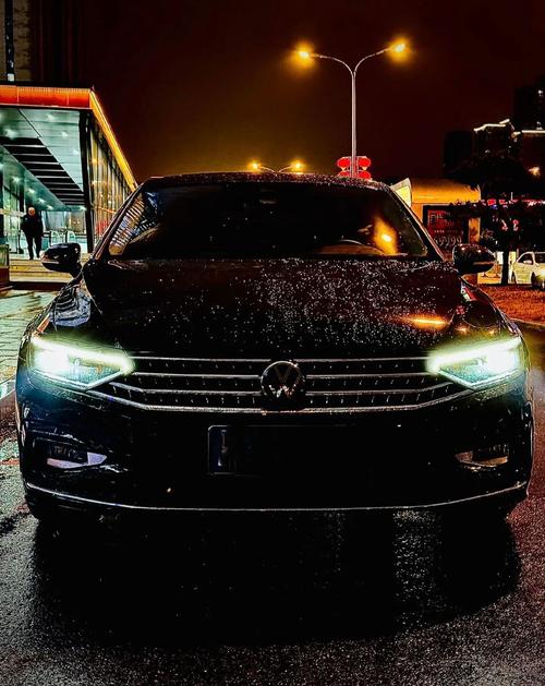 我的那辆黑色迈腾,算下来已陪我走过五个年头。从刚提车时小心翼