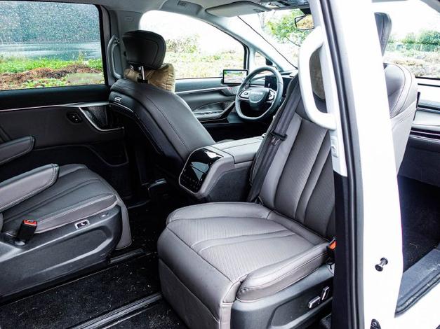 座椅可旋转 试驾上汽大通大家7六座版