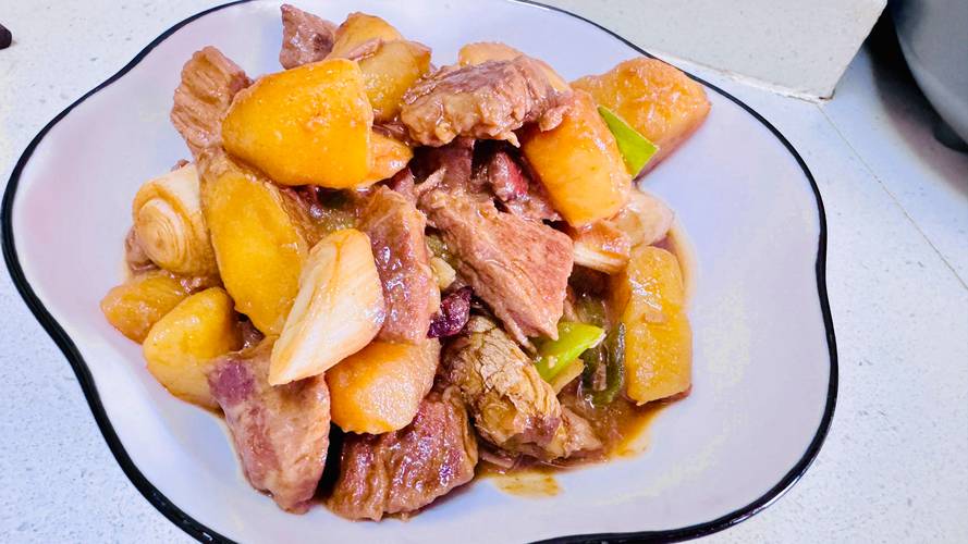 入口即化的土豆炖牛肉