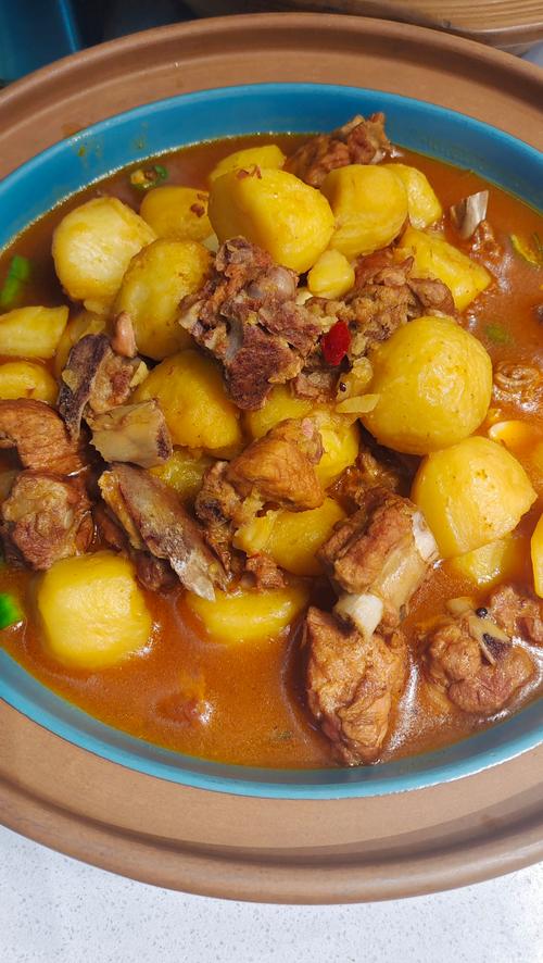超下饭的土豆焖排骨