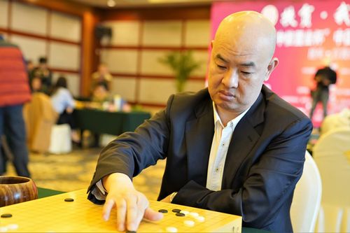 棋王传奇:古道热肠胡东海 女子围甲一肩扛