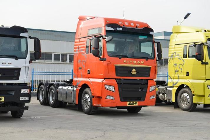 汕德卡牵引车 国六排放 单桥 379马力 柴油 ZZ4186V361MF1B