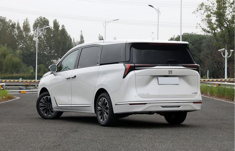 巅峰之上 实拍上汽通用全新别克GL8陆尊