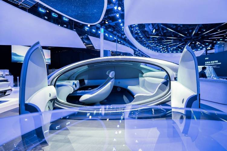 吉利银河M9：用全域AI把旗舰SUV变成全家的移动快乐屋