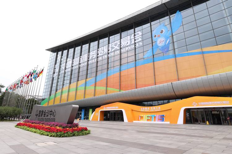 好看又实用 这抹醒目“城墙红”被搬到了服贸会